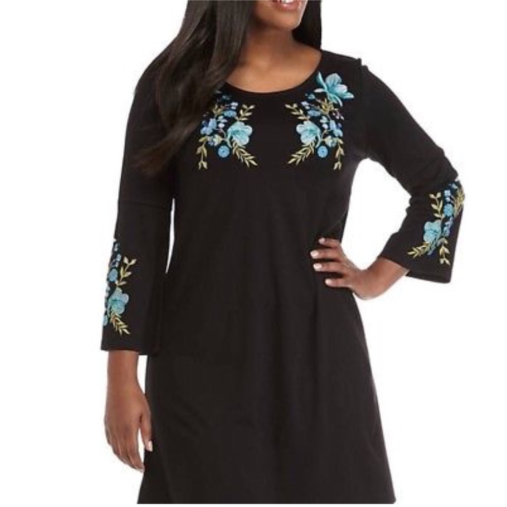 ๐HP๐Shift Dress 3/4Bell Sleeve Floral Embroidery - Picture 4 of 8